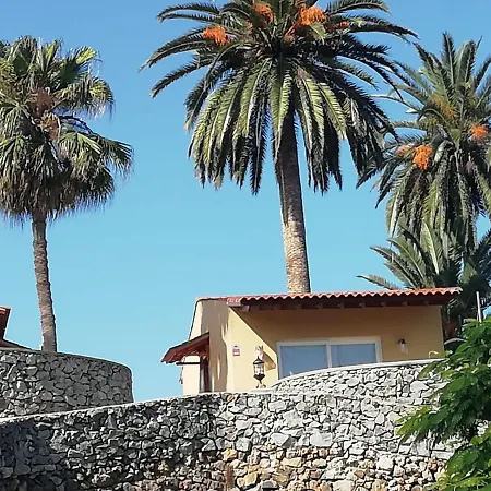 Glorieta Casa Inmersa En Un Entorno Natural